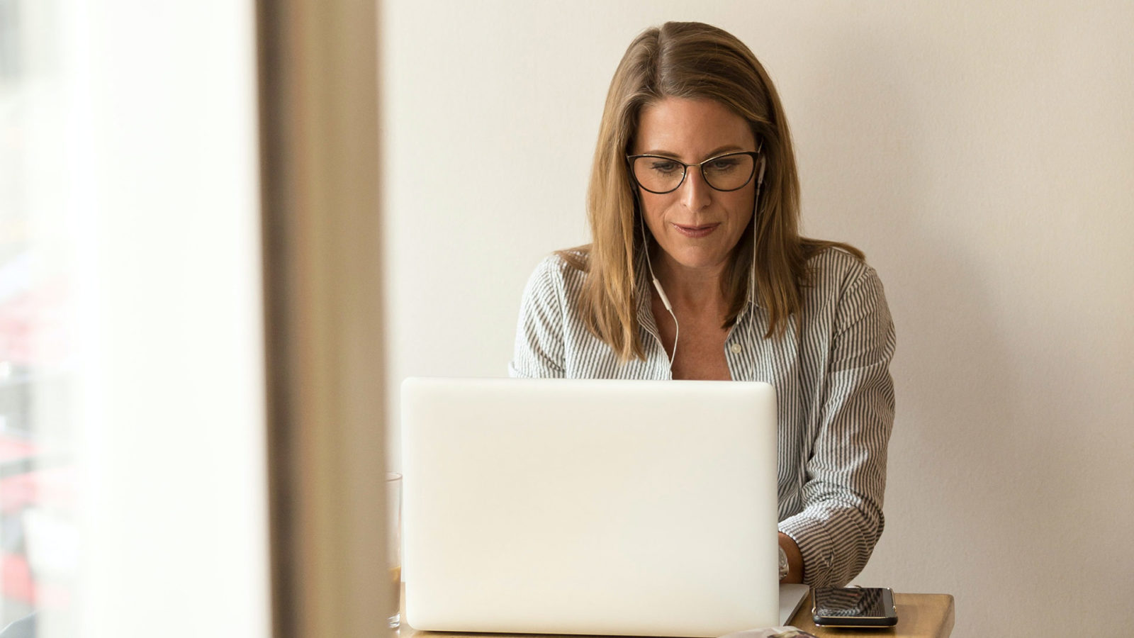 woman working on laptop